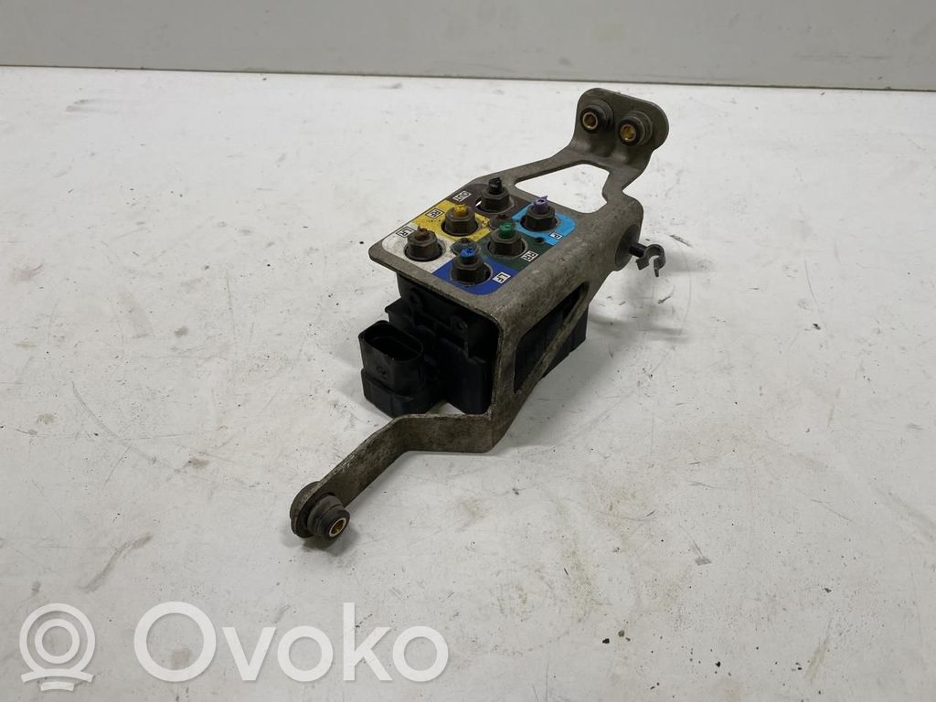 Tesla Model S Verteiler / Ventilblock Luftfederung 