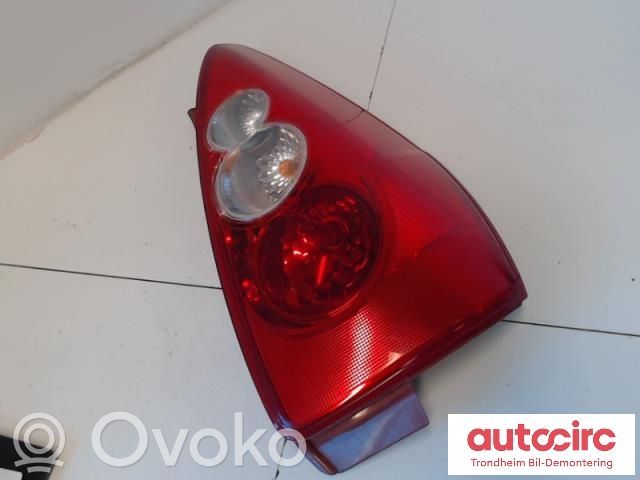 Mazda 5 Aizmugurējais lukturis virsbūvē 