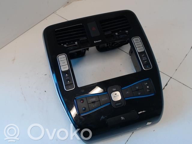 Nissan Leaf I (ZE0) Console centrale, commande chauffage/clim