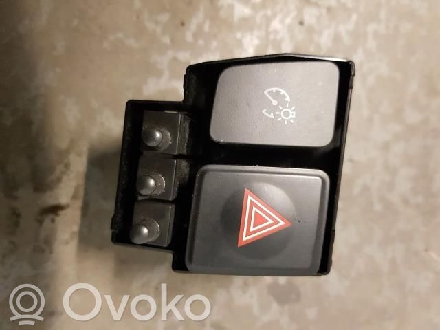 Toyota Prius+ (ZVW40) Przycisk świateł awaryjnych 