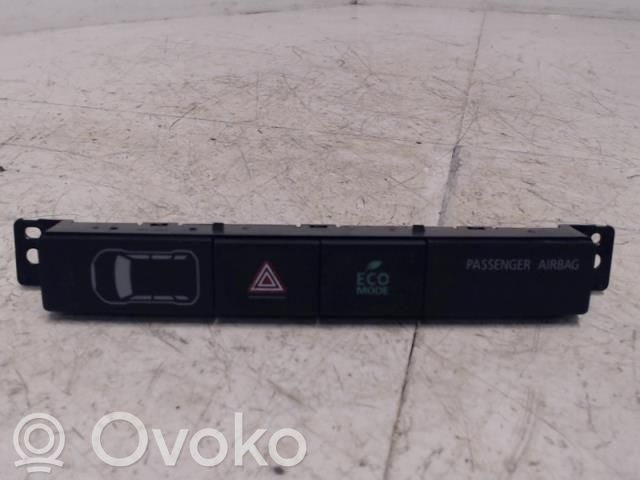 Mitsubishi Outlander Botón interruptor de luz de peligro 