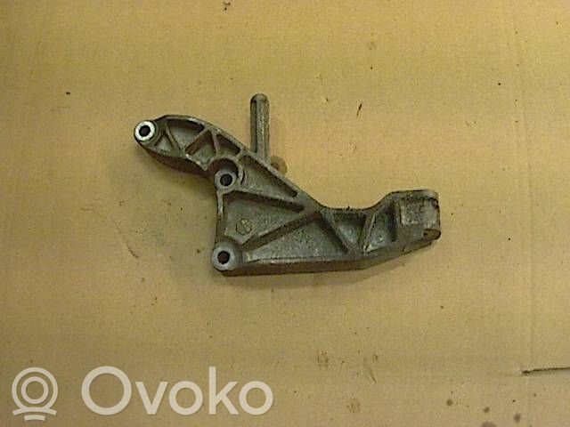 Opel Zafira B Moottorin kiinnikekorvake 