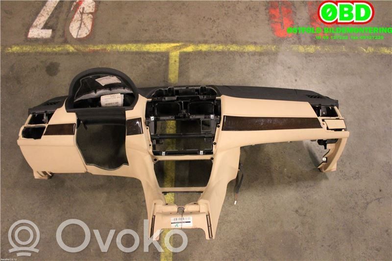BMW X3 E83 Dashboard 