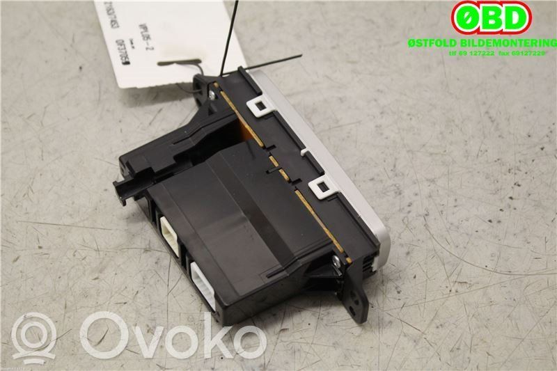 Nissan Leaf I (ZE0) Otros interruptores/perillas/selectores 