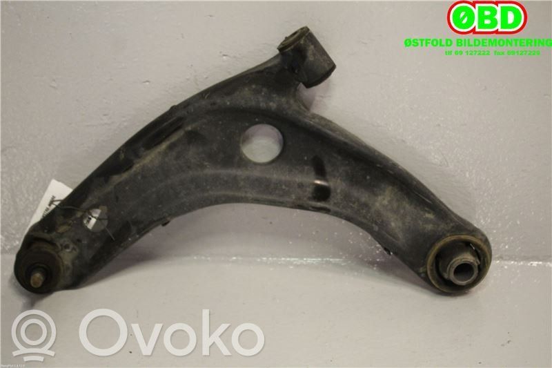 Toyota Yaris Braccio di controllo sospensione anteriore 