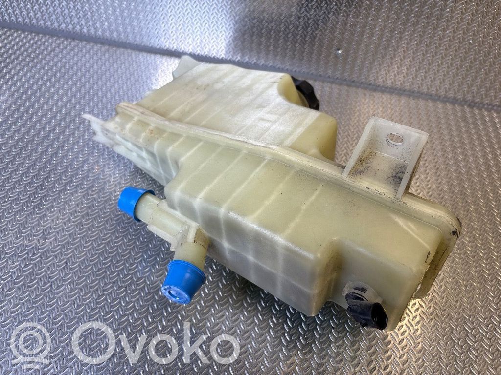 Tesla Model S Polttoaineen paisuntasäiliö 