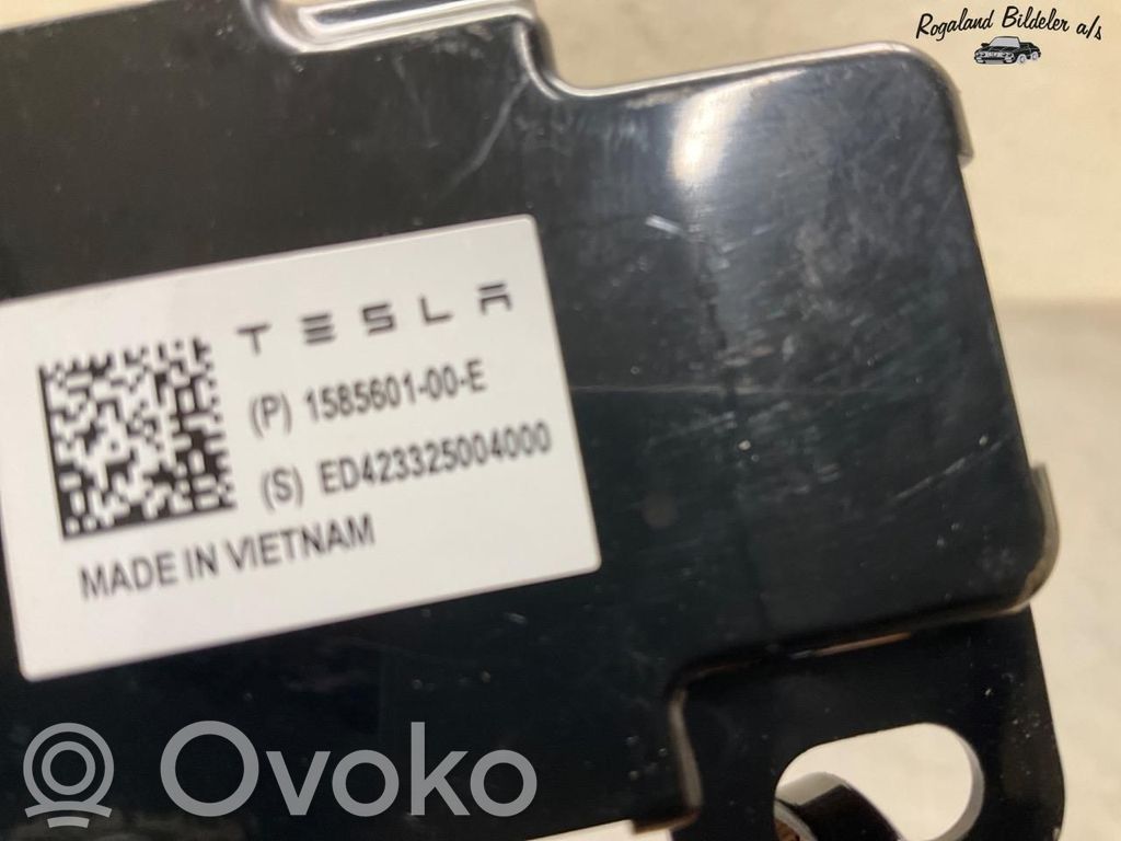 Tesla Model Y Amplificateur d'antenne