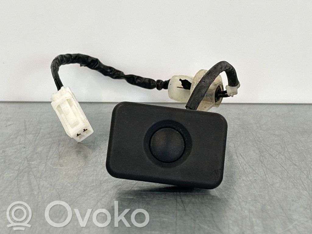 Mazda CX-5 Tailgate opening switch 