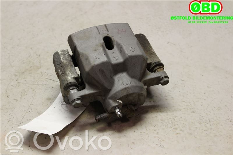 Toyota Prius (XW50) Zacisk hamulcowy przedni