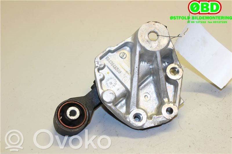 Peugeot 508 Engine mount bracket 