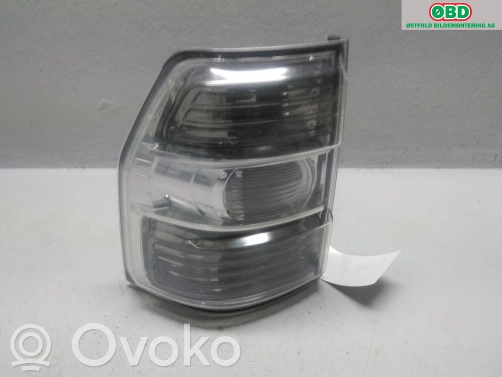 Mitsubishi Pajero Luci posteriori