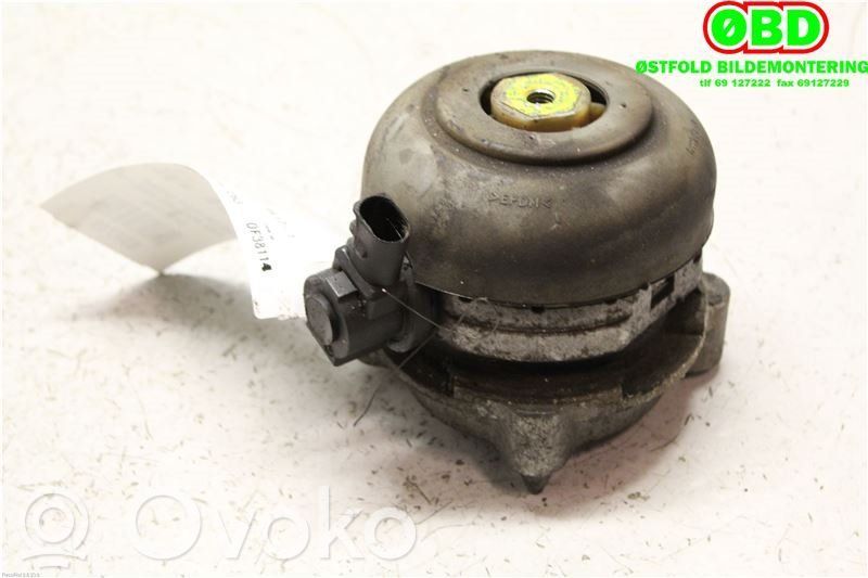 Audi A8 S8 D3 4E Engine mount bracket 