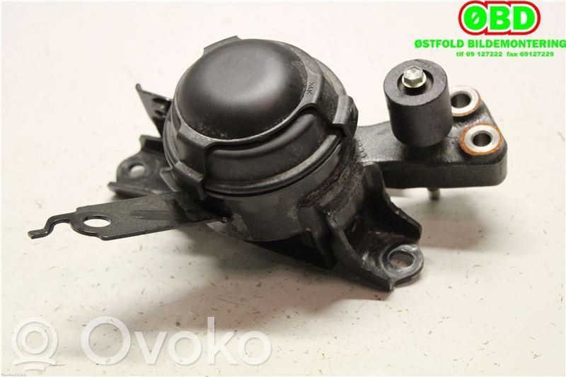 Toyota Yaris Engine mount bracket 