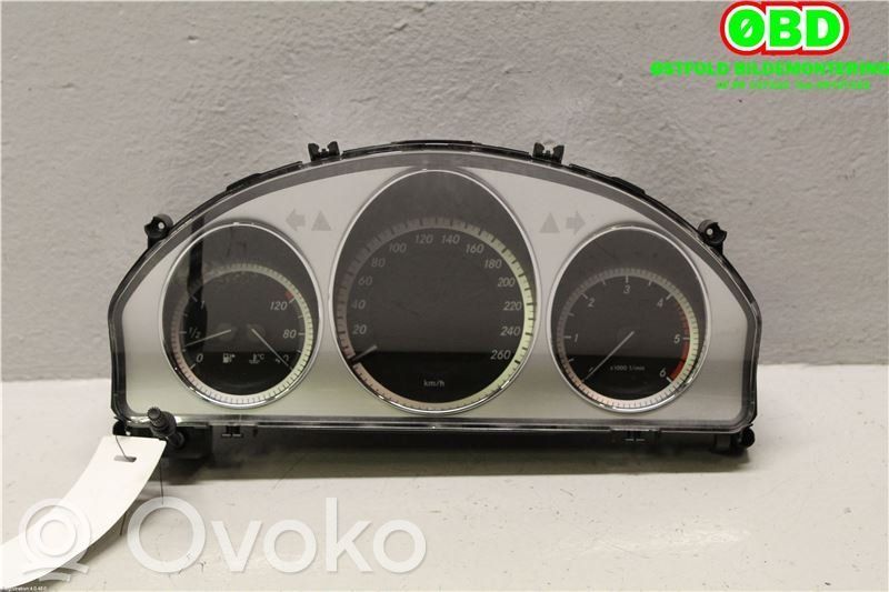 Mercedes-Benz C W204 Vitezometru (grup de instrumente) 