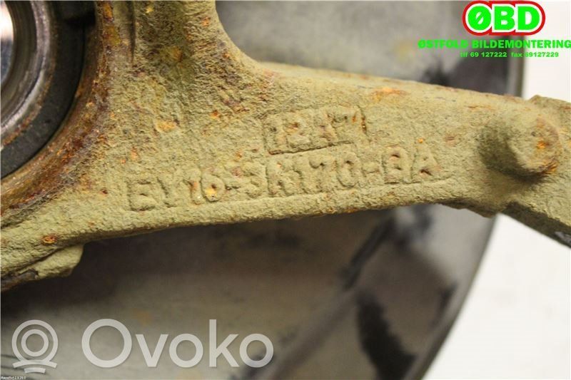 Ford Transit Courier Etupyörän navan laakerikokoonpano 