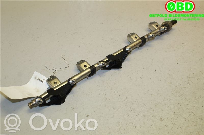 BMW 3 E90 E91 Fuel distributor 