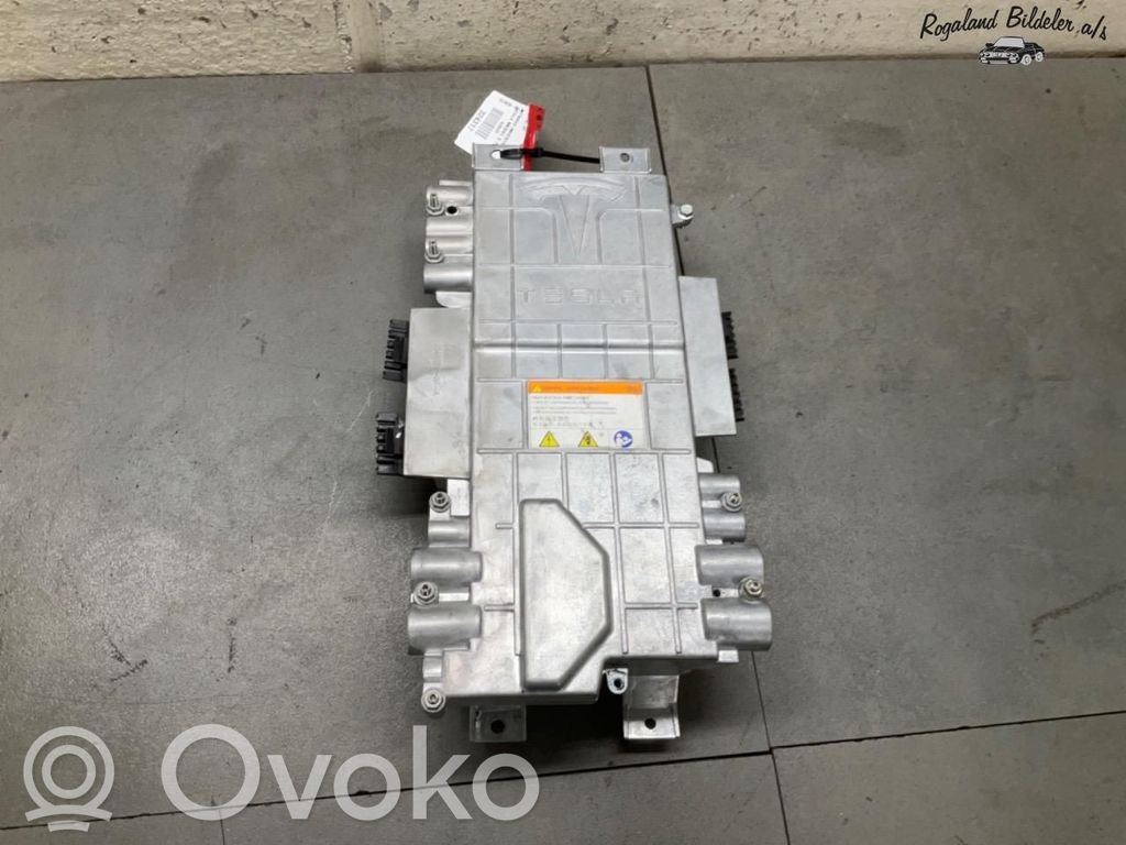 Tesla Model S Voltage converter inverter 