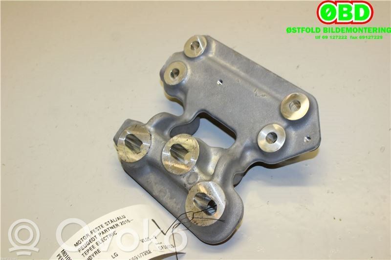 Peugeot Partner Engine mount bracket 