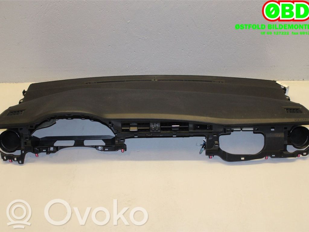 Toyota Auris E180 Panelis 