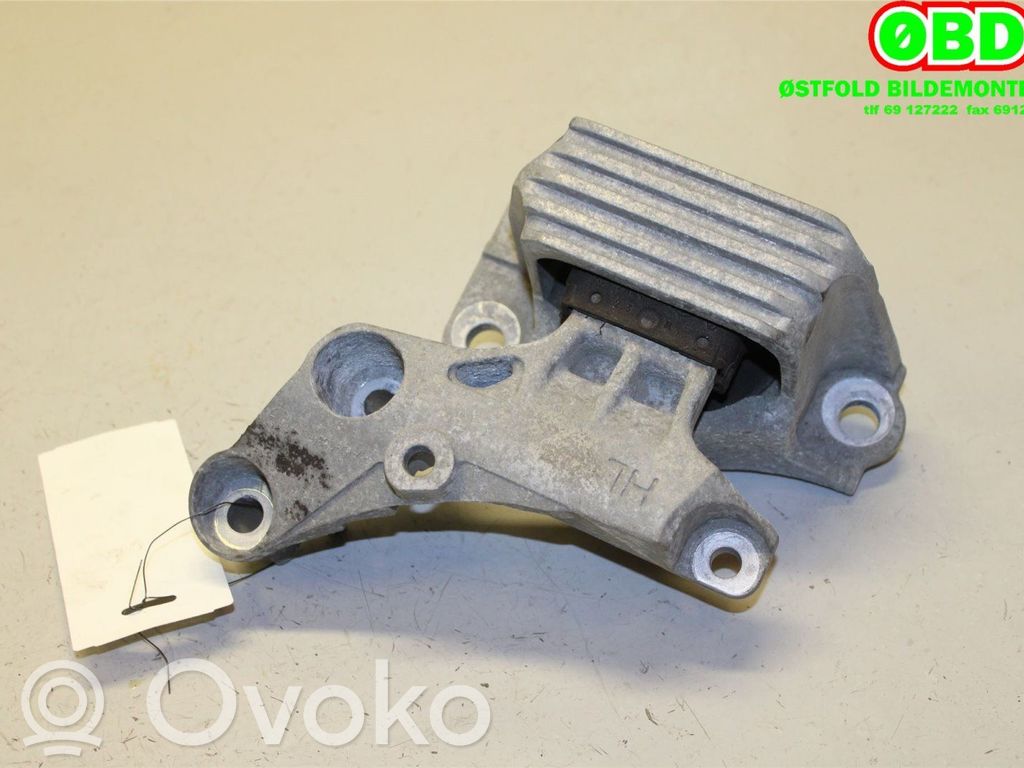 Renault Fluence Engine mount bracket 