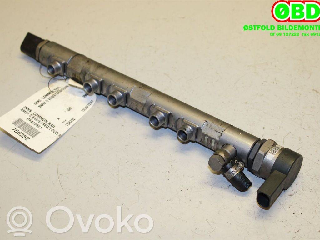 BMW 5 E60 E61 Fuel distributor 