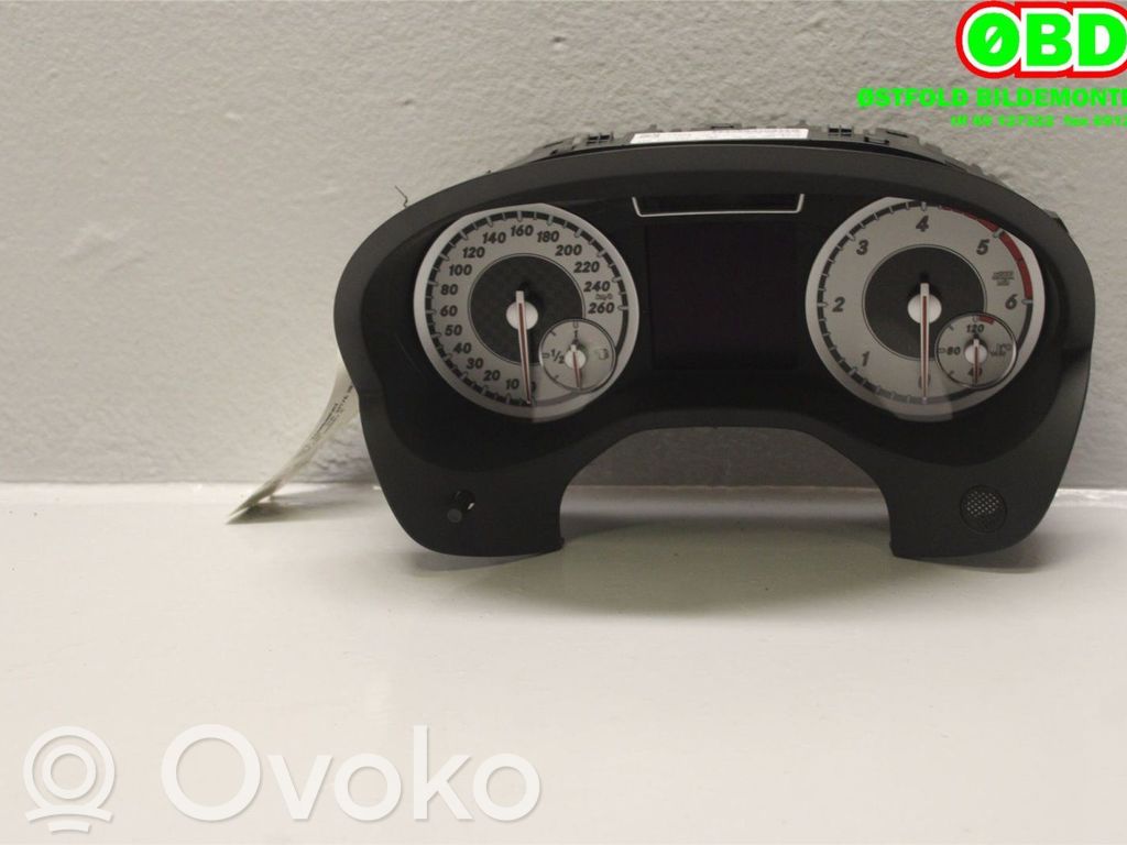 Mercedes-Benz A W176 Geschwindigkeitsmesser Cockpit