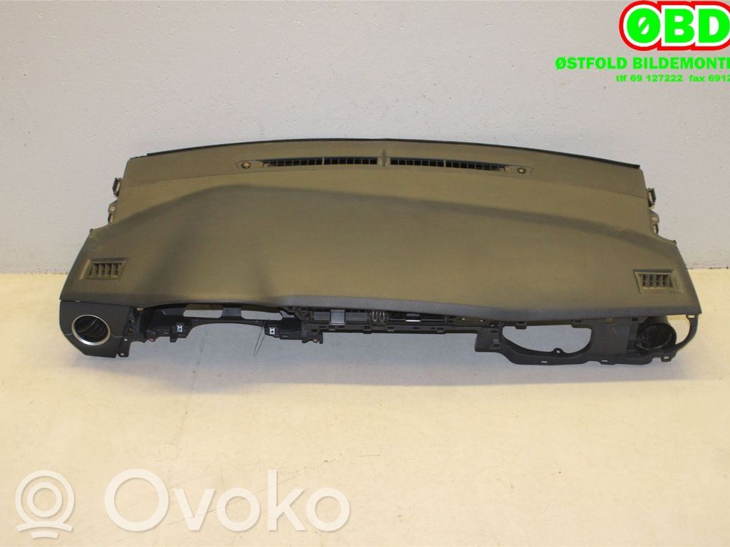 Toyota Auris E180 Panelis 