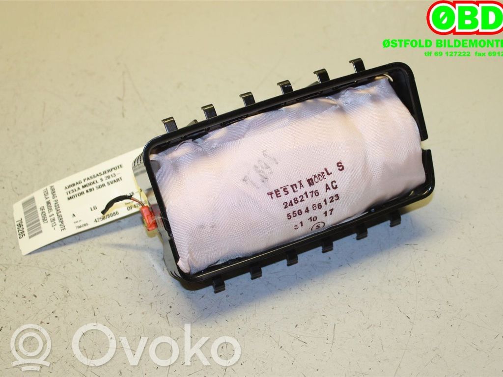 Tesla Model S Passenger airbag 