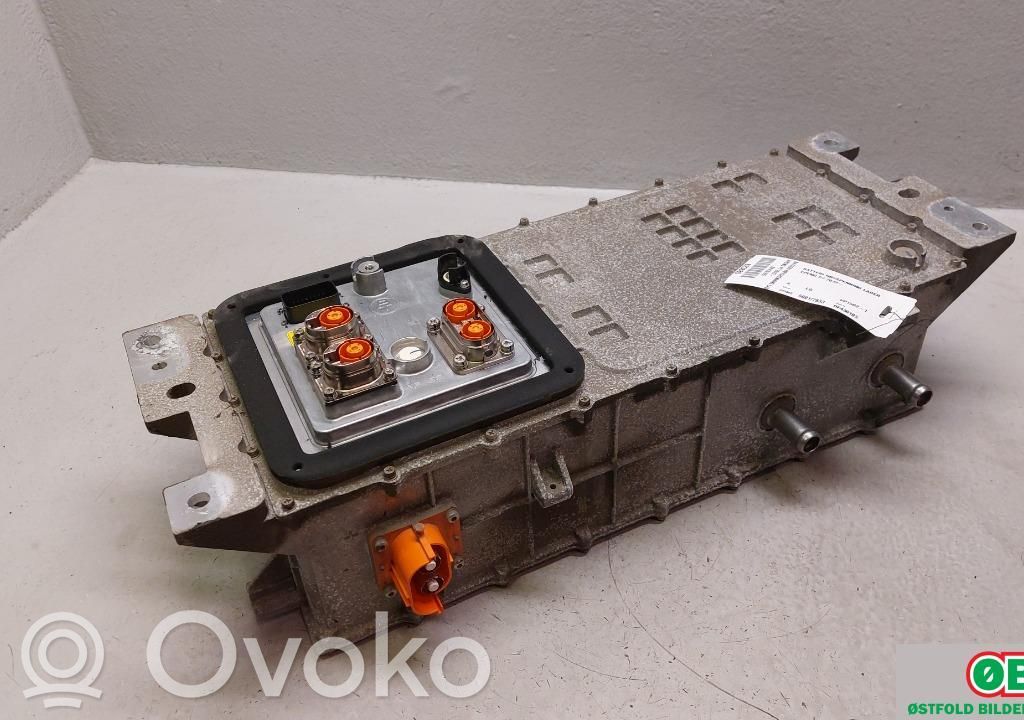 Battery charger (optional)