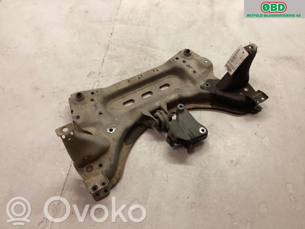 Nissan Qashqai Rama pomocnicza przednia 