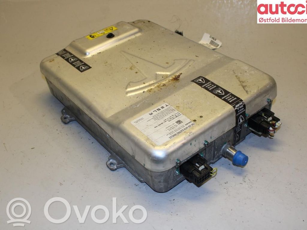 Tesla Model S Încărcător baterie (opțional) 