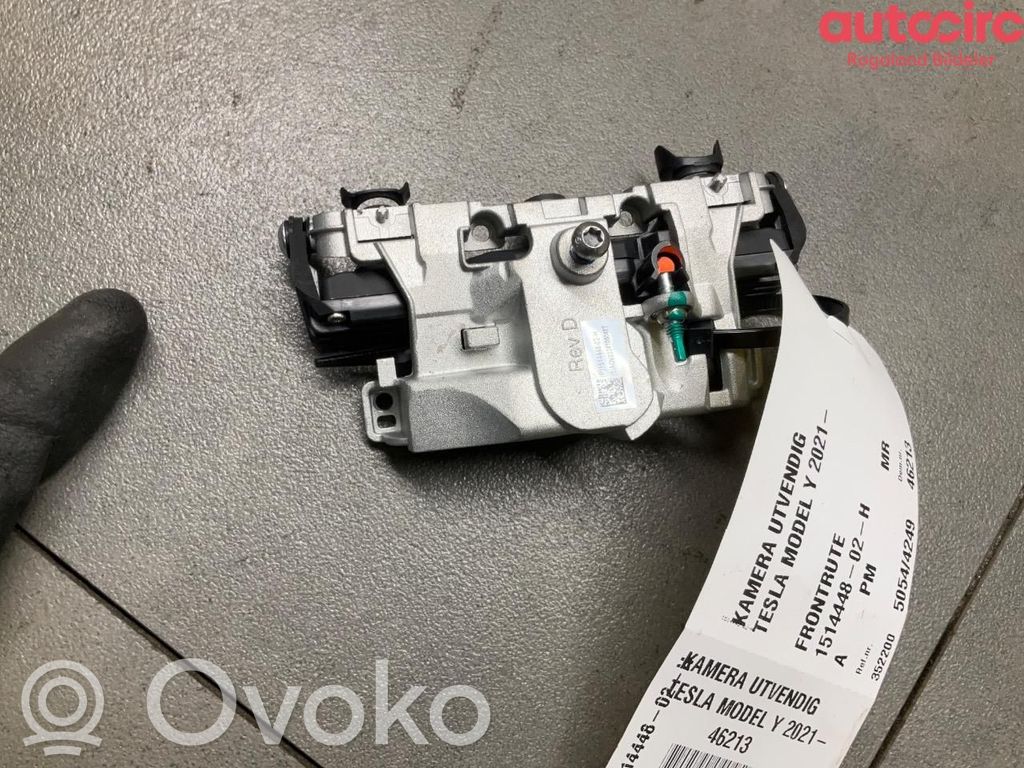 Tesla Model Y Windshield/windscreen camera 