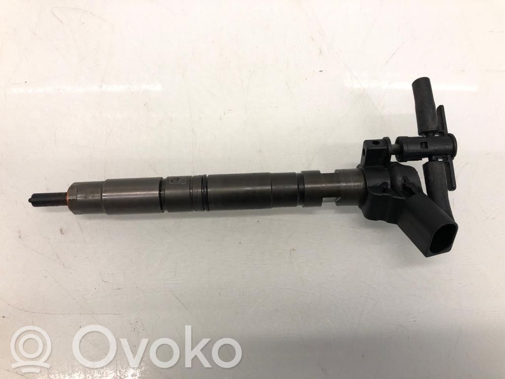 Volkswagen Golf VI Wtryskiwacz paliwa 