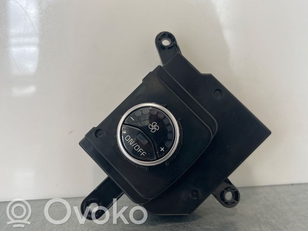 KIA Sorento Climate control/heater control trim 