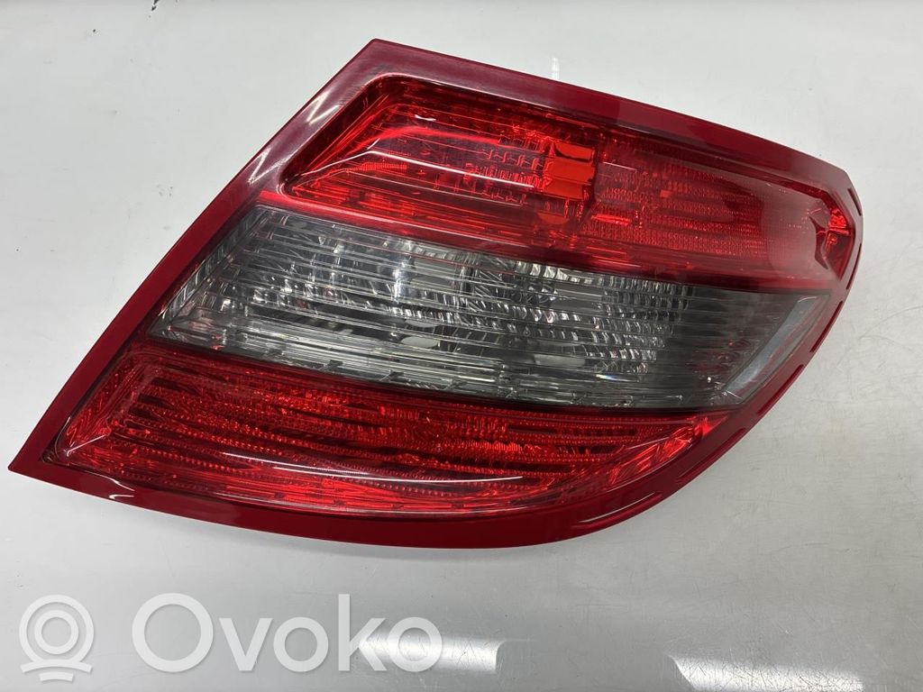 Lampa tylna   A2049068602,A2048203064,A2048203064,A2049068602