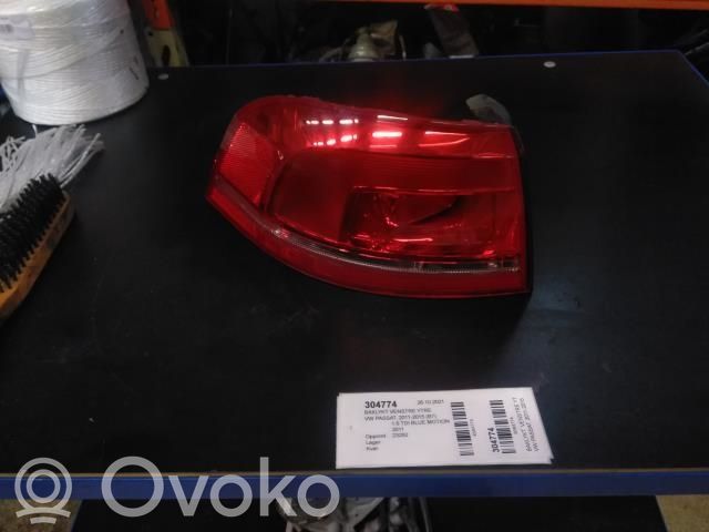 Volkswagen PASSAT B7 Lampa tylna 