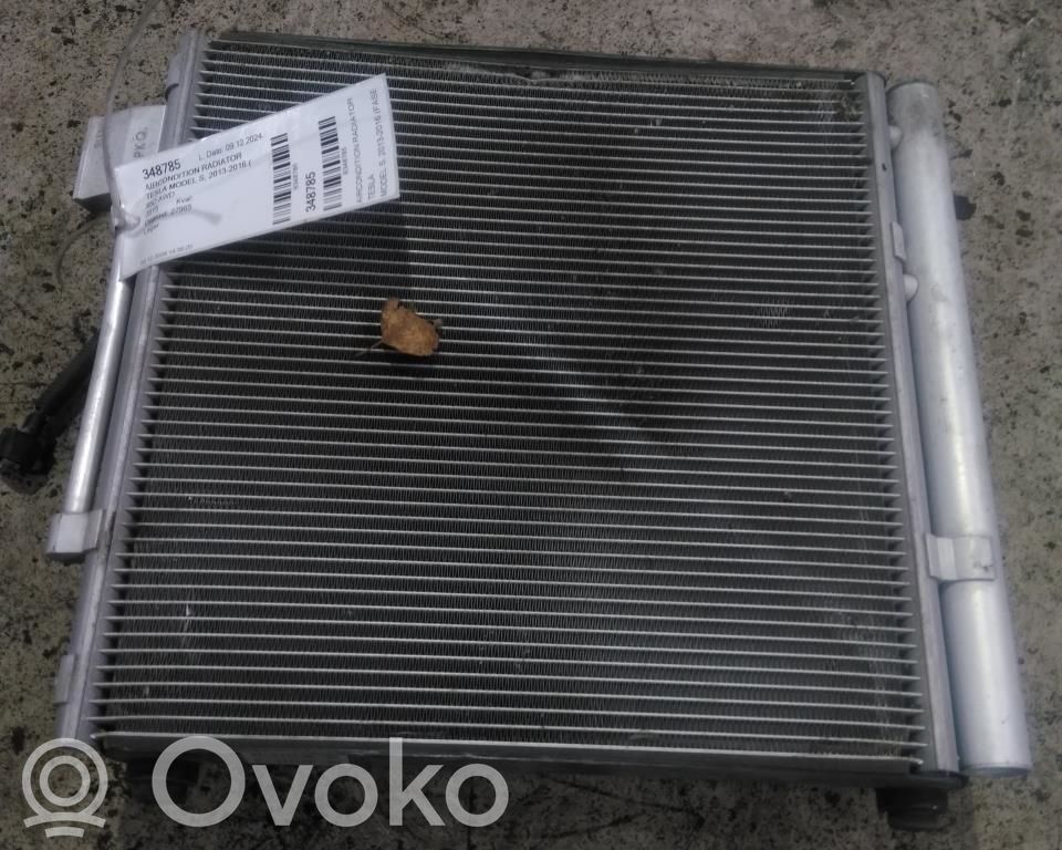 Tesla Model S Dzesēšanas šķidruma radiators 