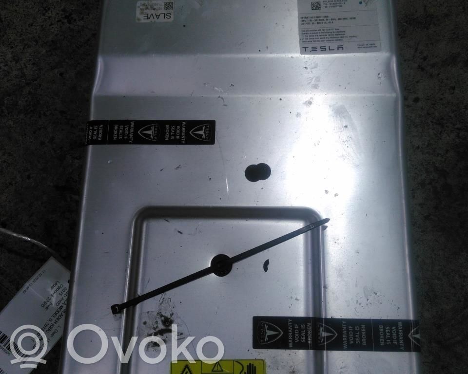 Tesla Model S Încărcător baterie (opțional) 