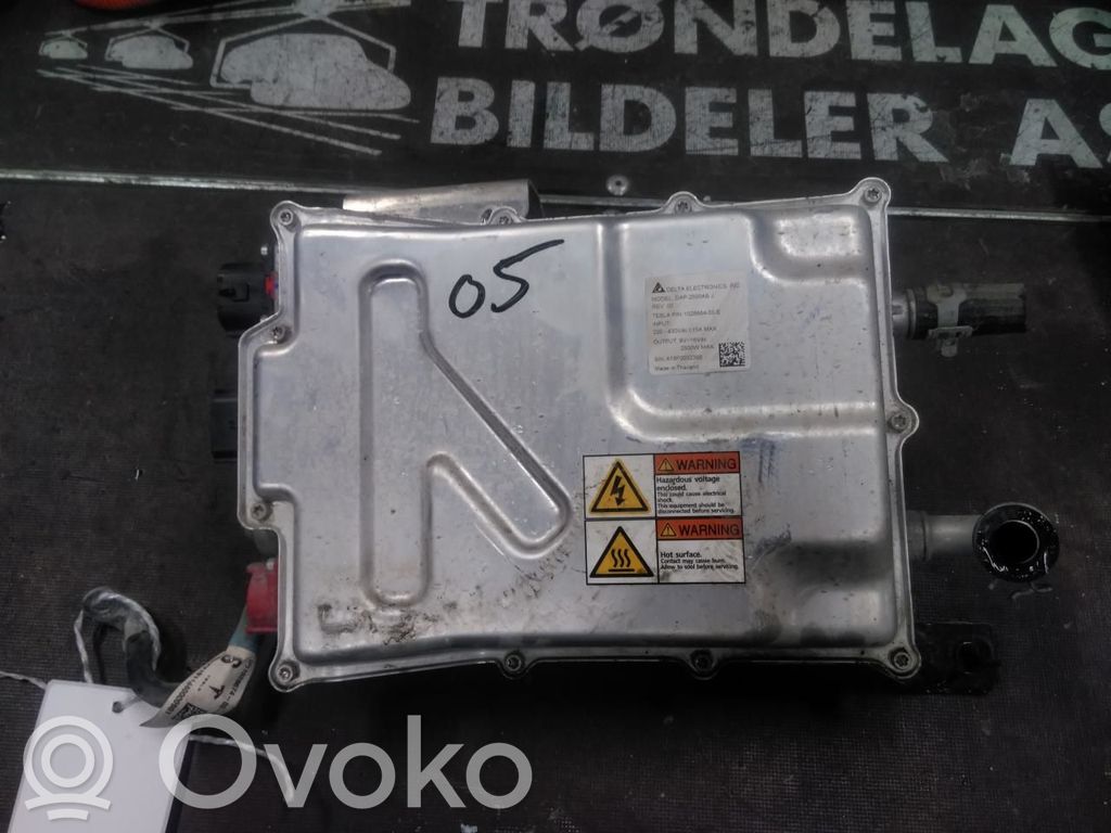 Convertor-inversor tensiune   102866400E,102866400E