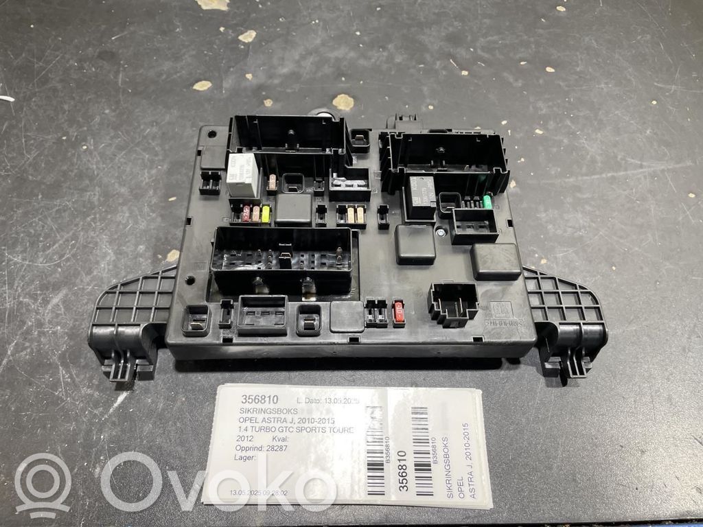 Opel Astra J Set scatola dei fusibili