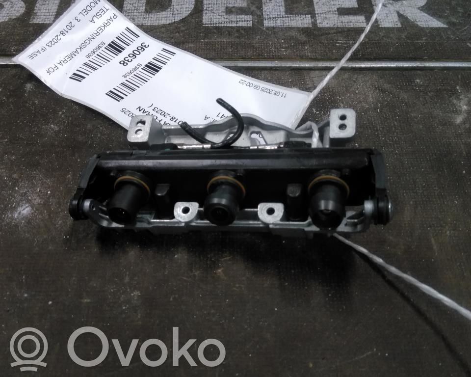 Tesla Model 3 Etupysäköintitutkan anturin pidike (PDC) 