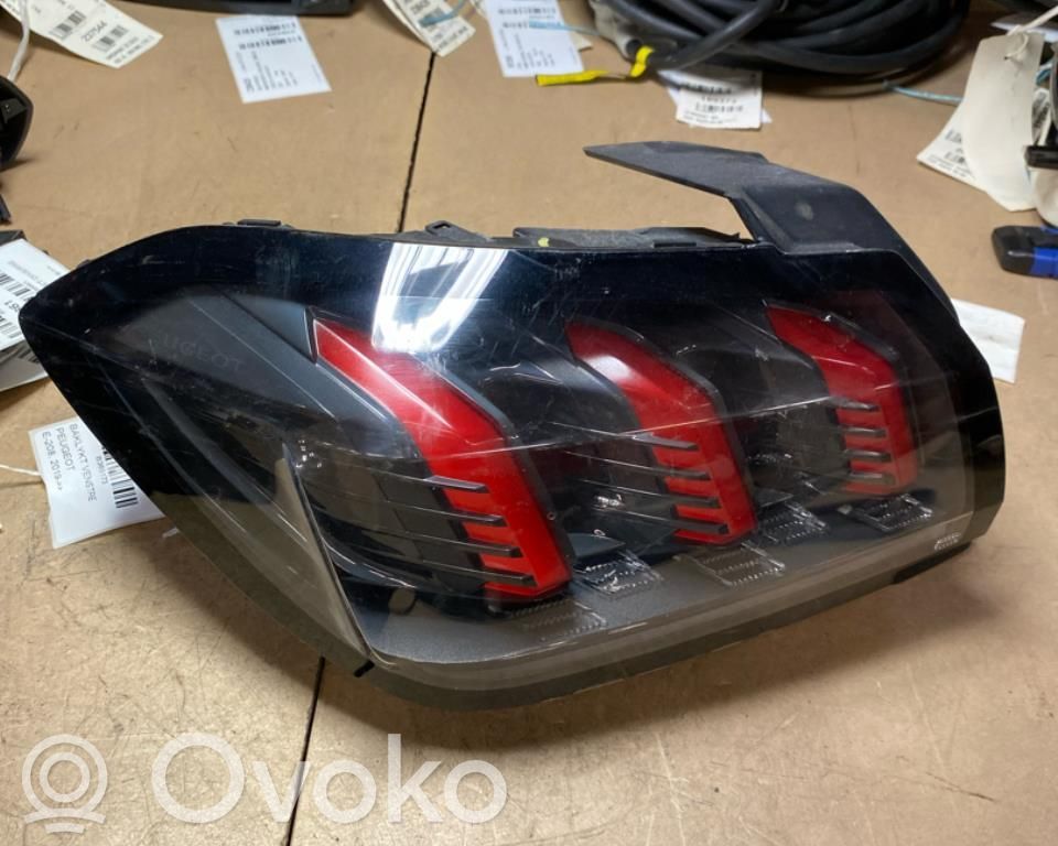 Peugeot 208 II Lampă spate în caroserie