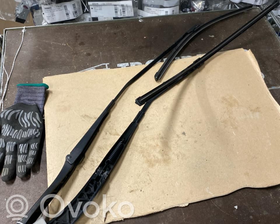 Porsche Taycan 9J1 Braccio della spazzola tergicristallo anteriore 
