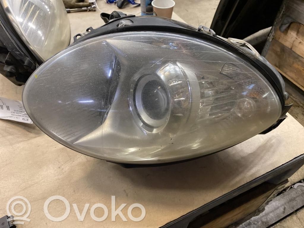 Mercedes-Benz R W251 Lampa przednia 