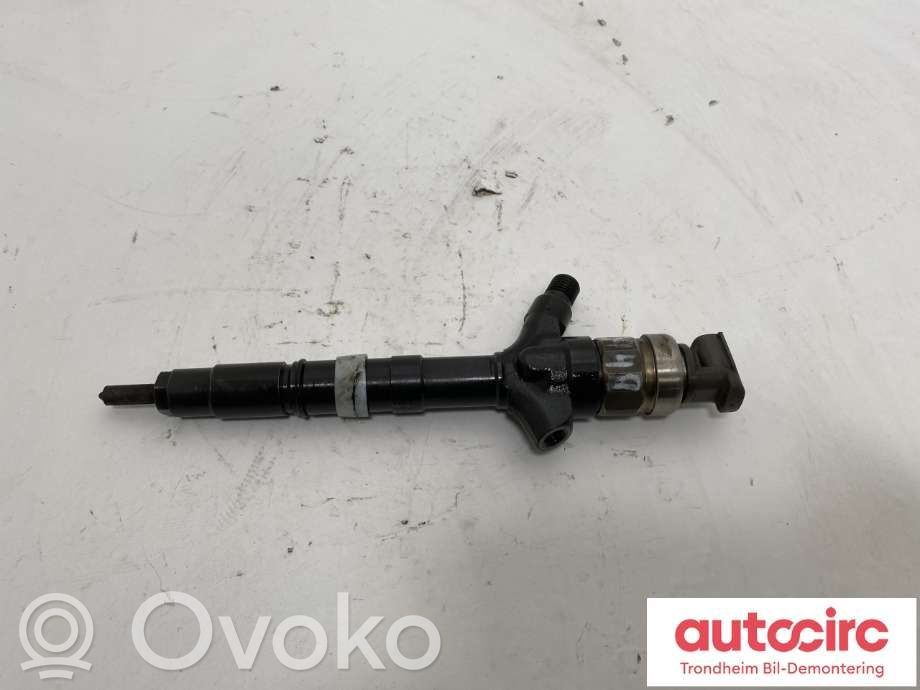 Toyota Avensis T250 Inyector de combustible 