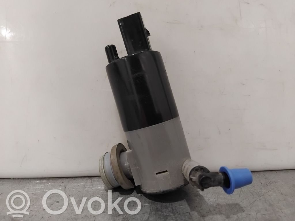 Volvo S90, V90 Windscreen/windshield washer pump 