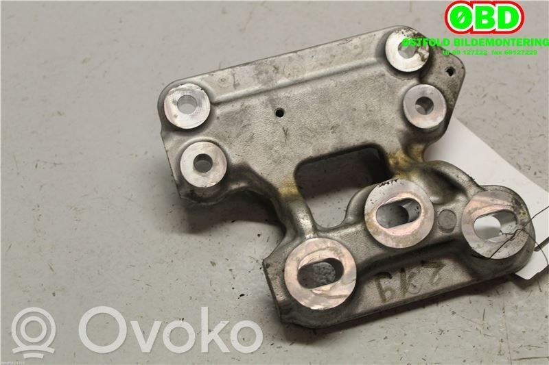 Peugeot Partner Engine mount bracket 