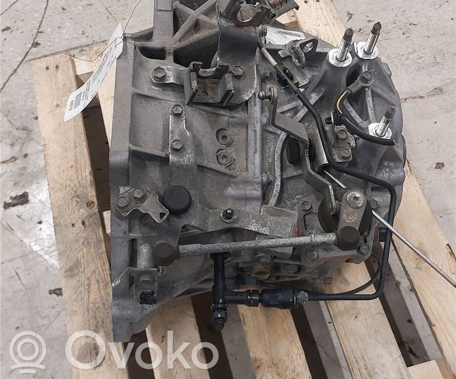 Mitsubishi Outlander Mechaninė 6 pavarų dėžė 