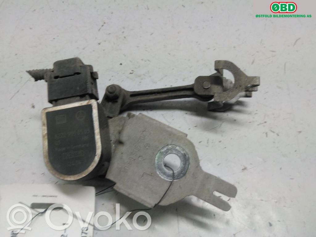 Mercedes-Benz C W205 Sensore di livello di altezza della sospensione pneumatica anteriore (usato) 
