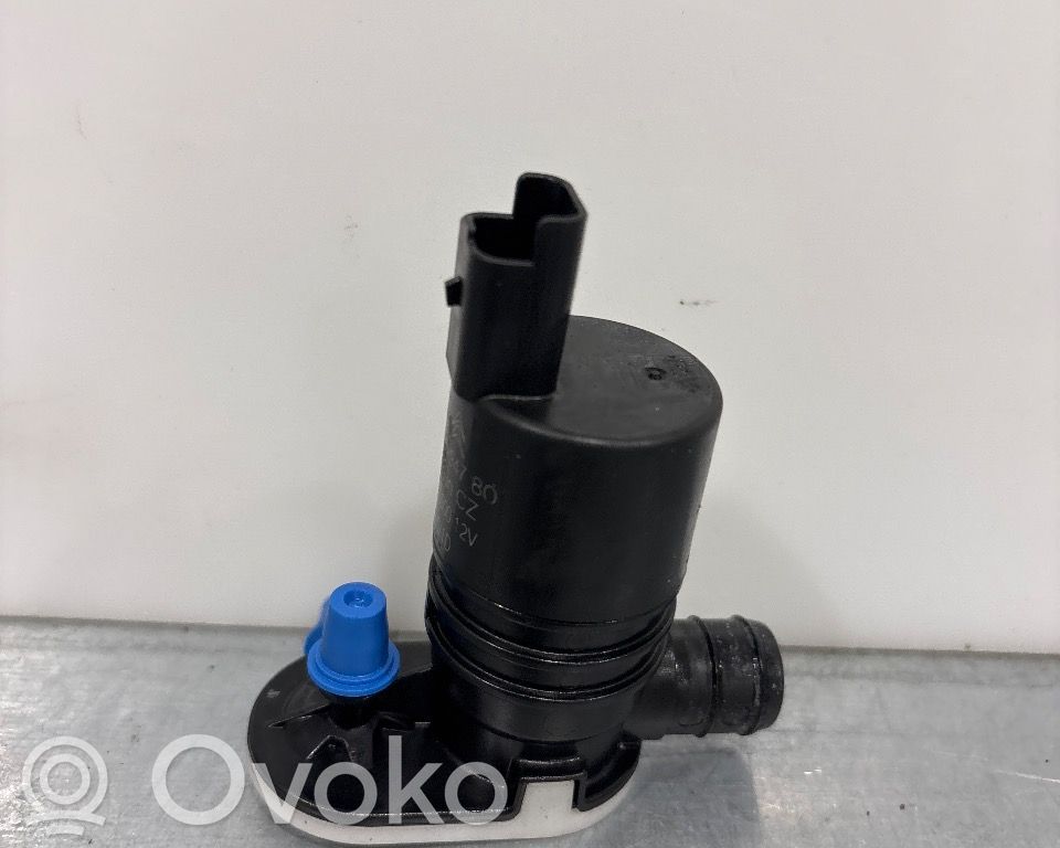 Opel Vivaro Windscreen/windshield washer pump 